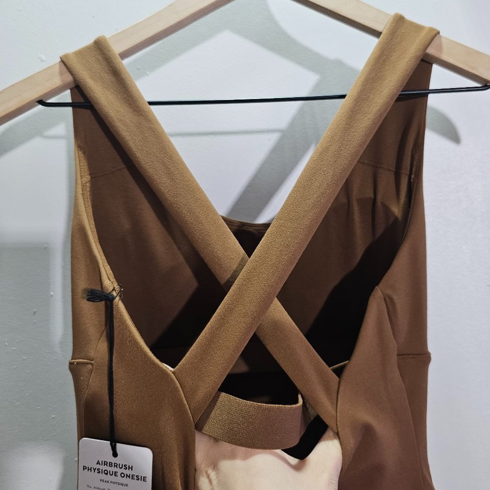 🏷️NWT ALO Yoga Airbrush Physique Capri Onesie In Cinnamon Brown - Various Sizes - Picture 9 of 15
